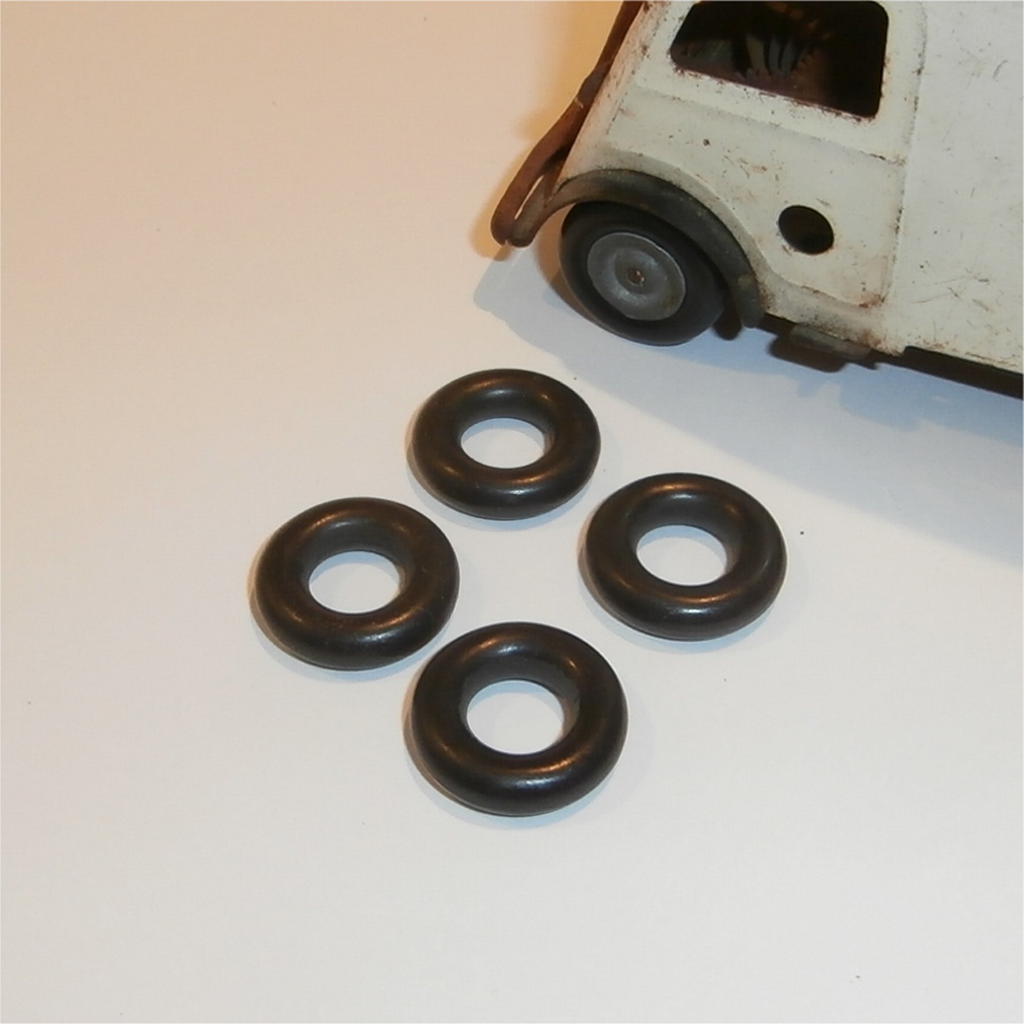 Triang tin Minic tyres x4 for cast & pressed steel wheels tires 