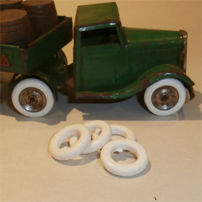 Triang Minic Car & Tri-ang Truck FOR PRESS STEEL HUBS   4 WHITE TIRES 